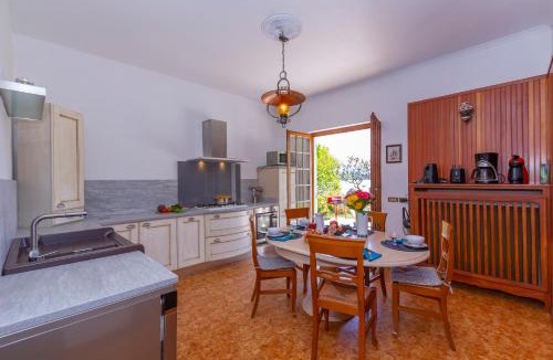 Cadrezzate Villa | Villa Martine Au Bord Du Lac with Garden - Happy Rentals