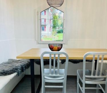 Oberhofen am Thunersee Apartment | -The Urbanist- Lakeview Free Parking 2BD Fast WiFi