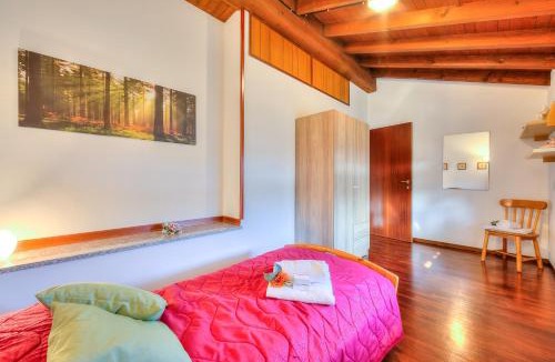 Angera House | Cedar House Villa in Angera - Garden& BBQ - Happy Rentals