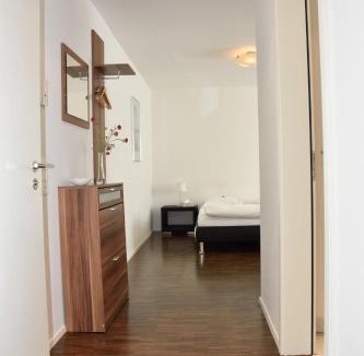 Seefeld Apartment | Fantastic Studio near Lake - Flower 02