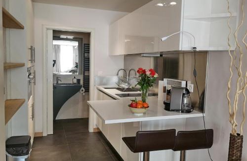 Perroy Apartment | Le Cinquante Quatre