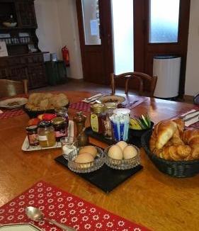 Luins Bed & Breakfast | Cave Du Treyblanc