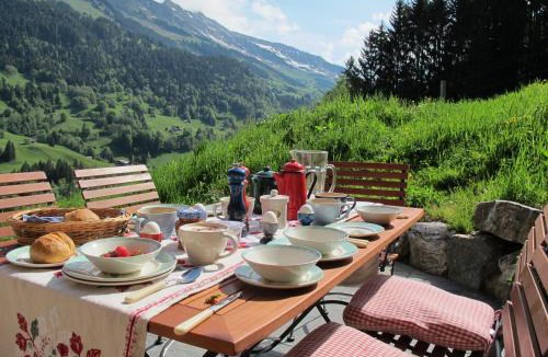 Ormont-Dessous Ski Chalet | Boutique Chalet Panoramic Views Hot Tub