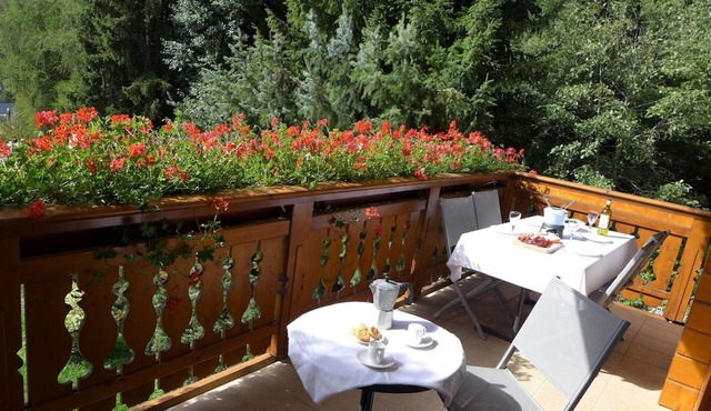 Lovely apartment for 6 guests with WIFI, TV, terrace and parking