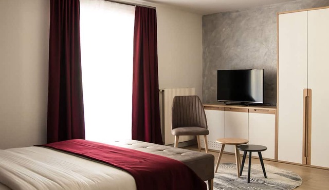 Hotel Adore