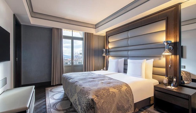 Royal Savoy Hotel & Spa