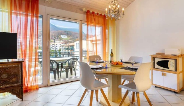 Tasman S12/2 by Interhome