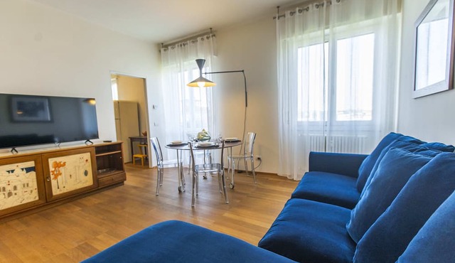 SkyAttic - 801 - One Bedroom Apartment, Sleeps 4