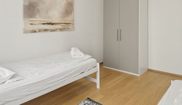 2BR flat in the city center (West 12)