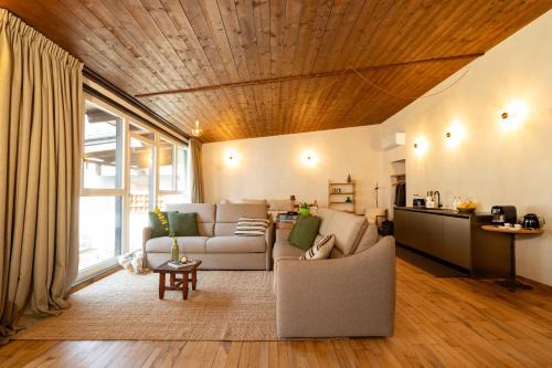 Dimora La DolceVilla - Charming Wine Estate Retreat near Bernina Express