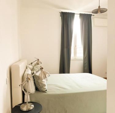 Brera Elegant 5th Floor Flat with Balcony