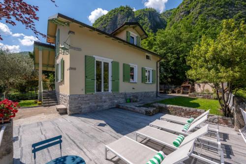 LA DOLCE RIVA Architect Designed Lake Como Cottage