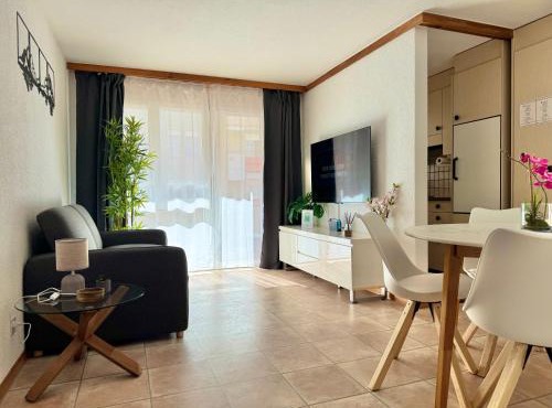 Mountain View Apartment near Brig Station, self check-in