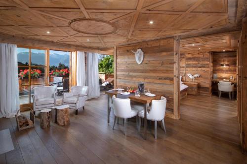 Hostellerie du Pas de l'Ours "Relais et Châteaux"