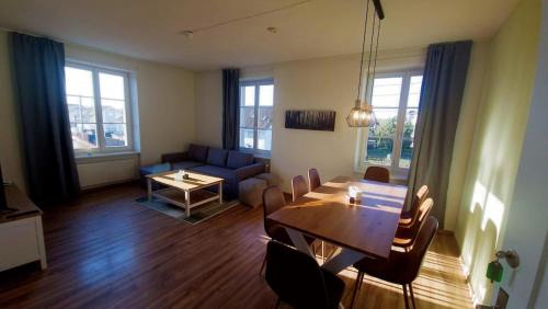 Grosse 4-Zimmer-Wohnung in Stadt- und Autobahnnähe