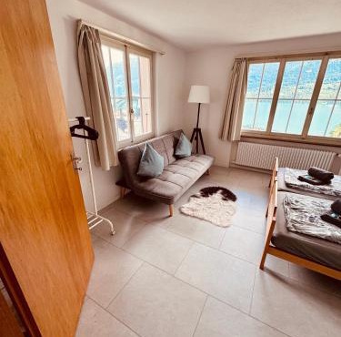 Chalet Luna - Authentic Swiss Chalet by Lake Brienz