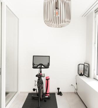 Modern 2 bed 2 bath - home gym, office, parking
