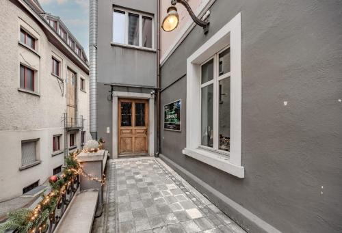 The R Loft - Cosy Hostel, Communal Bathroom and Kitchen