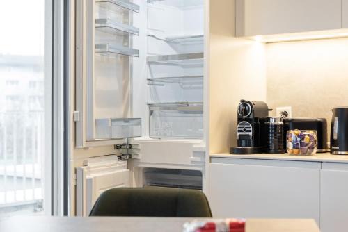 Visionary Hospitality Rothenburg, Lucerne - Premium Apartments with Free Parking, Washer, Kitchen, Terrace, Bus Stop, 15' City