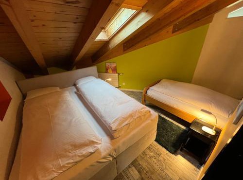 Dachwohnung mit Balkon am Brienzersee, Brienz BE