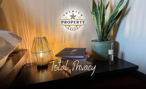 SUITE room with private pool area, near COMO lake, private parking