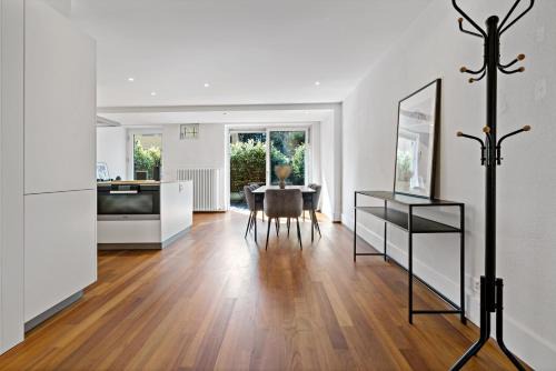 Newly renovated apartment next to Lake Zurich with private terrace