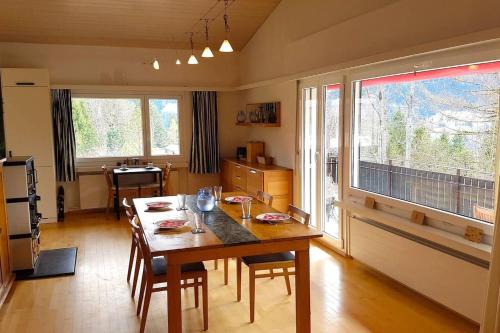 Via Valla - Spacious Open-plan and Peaceful Chalet in Salums
