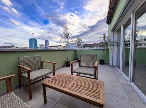 UP&GREAT Apartments - Chic Urban Homes