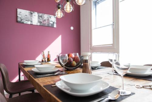 Casa Milla-Zentrales, modernes Loft in Langenthal -am Fluss mit Balkon, Parkplatz und grosser Küche