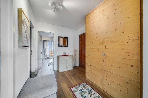 In the heart of Crans, fireplace and parking
