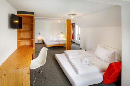 Hirschen Guesthouse - Village Hotel
